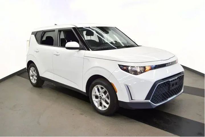 $16694 : Kia Soul 2024 LX 4dr Crossov image 2