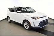 $16694 : Kia Soul 2024 LX 4dr Crossov thumbnail