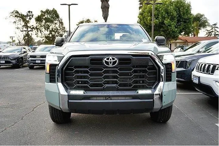 $39974 : Toyota Tundra 2023 4x4 SR5 4 image 5