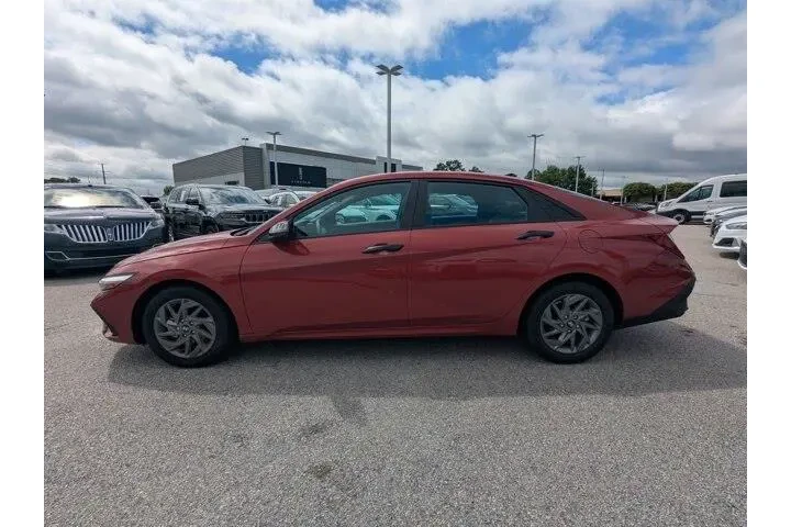 $23995 : Hyundai ELANTRA 2024 SEL 4dr image 8