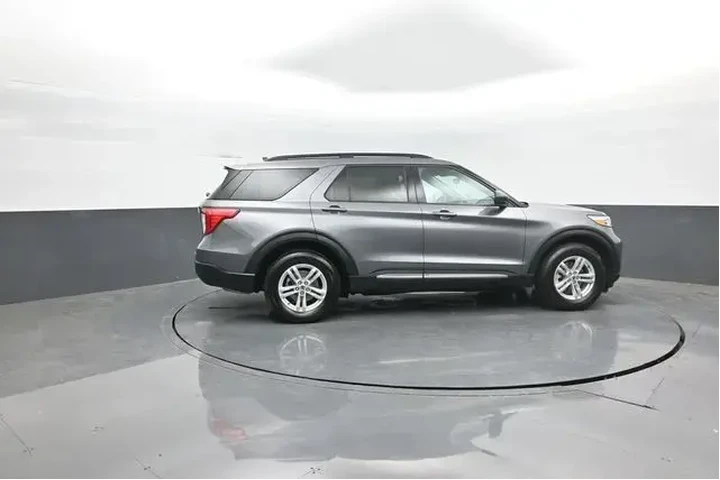 $31885 : Ford Explorer 2022 AWD XLT 4 image 8
