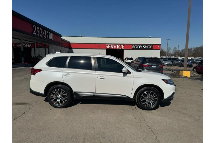 $8450 : 2017 Outlander SEL FWD image 1