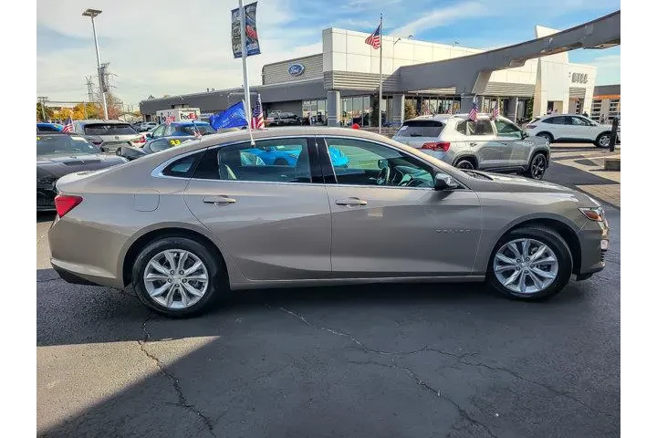 $21955 : Chevrolet Malibu 2023 LT 4dr image 9