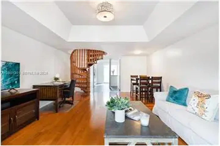 $4000 : Rental property with 1 bedro image 1