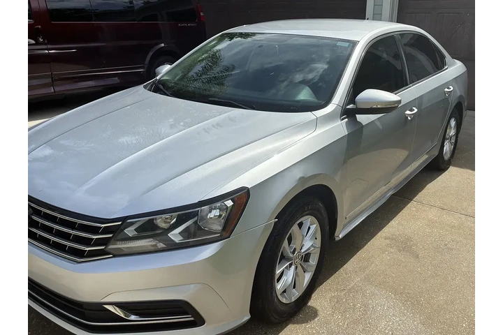 $4500 : 2016 Volkswagen Passat S image 3