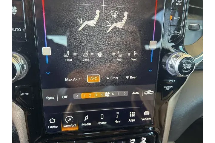 $28585 : Ram 1500 2020 4x2 Laramie 4d image 10