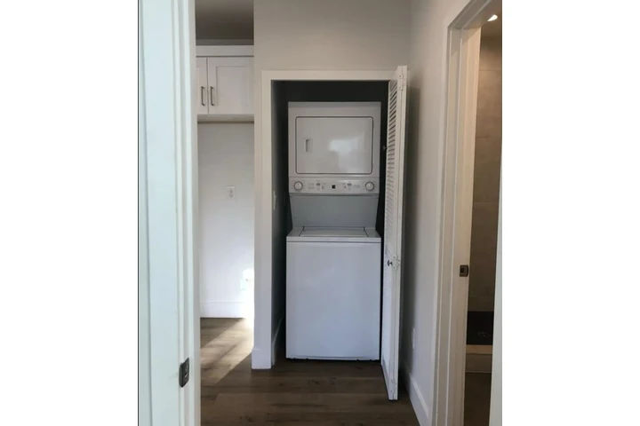 $1000 : A beautiful modern house!! image 1