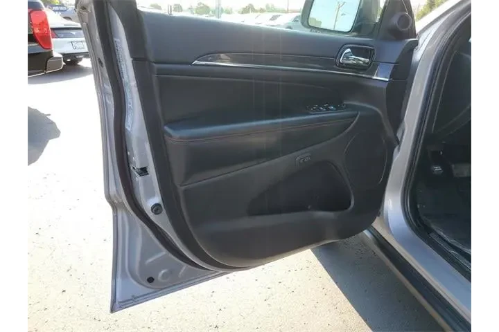 $28900 : Jeep Grand Cherokee 2021 4x4 image 6