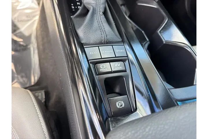 $29988 : Toyota Camry 2025 image 7