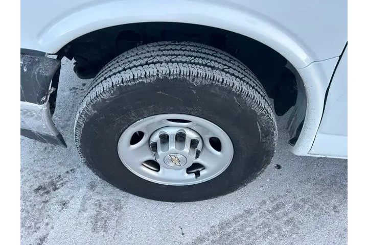 $30495 : Chevrolet Express 2024 2500 image 9