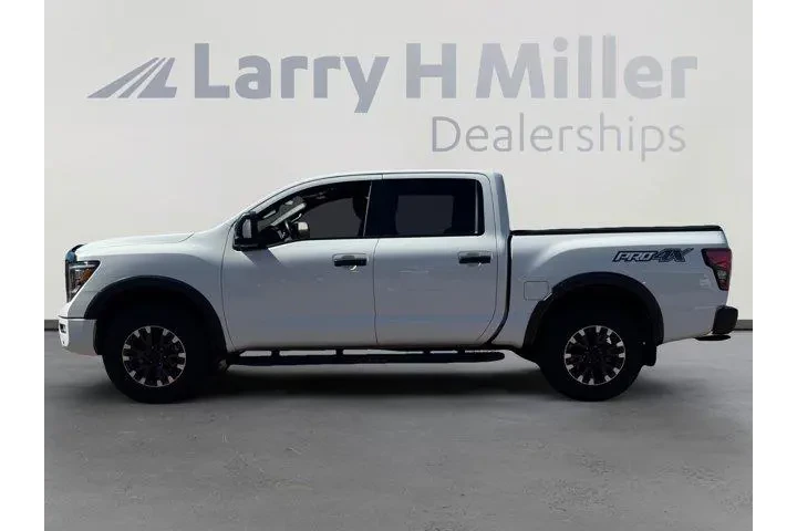 Nissan Titan 2023 4x4 PRO-4X image 2