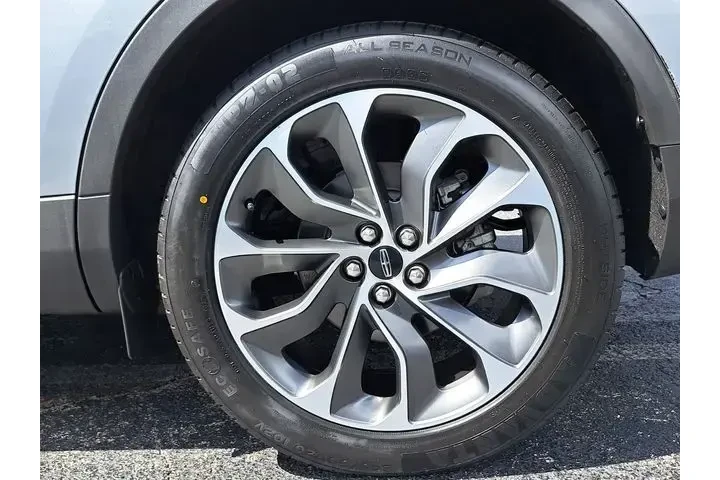 $30990 : Lincoln Nautilus 2022 Reserv image 9