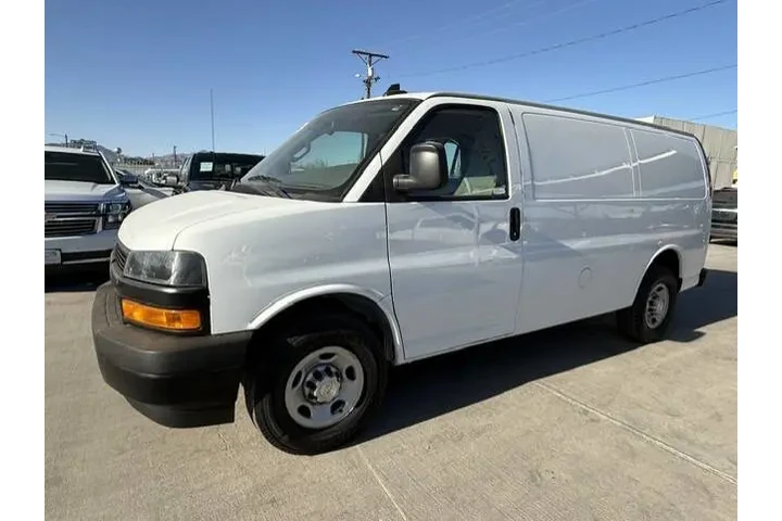 $17900 : 2020 Express 2500 image 3