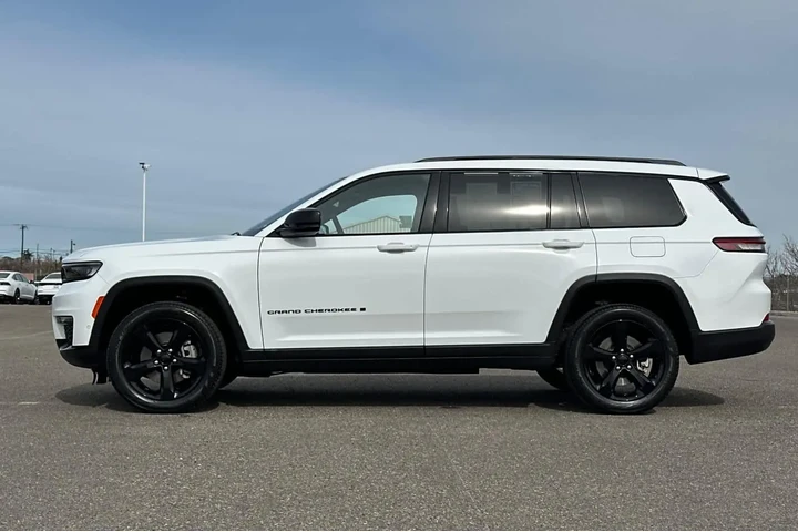 $37981 : Jeep Grand Cherokee L 2024 4 image 6