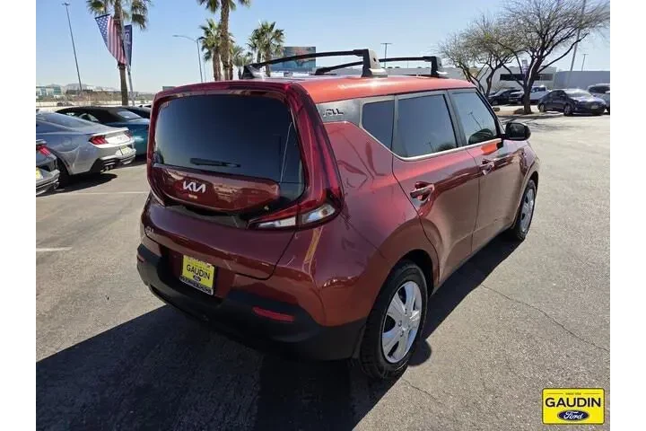 $12995 : Kia Soul 2022 LX 4dr Crossov image 7