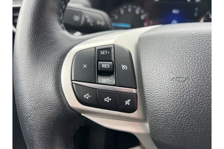 $27345 : Ford Explorer 2023 AWD XLT 4 image 9