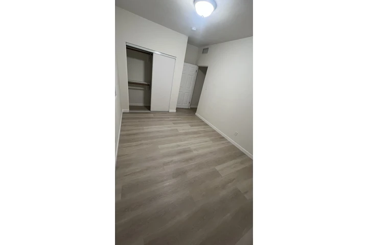 $1200 : Cuarto en renta entrada privad image 3