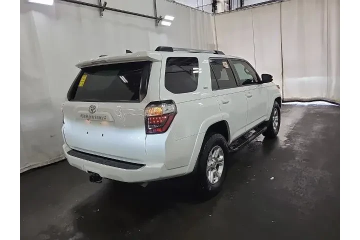 $31430 : Toyota 4Runner 2022 4x2 SR5 image 2