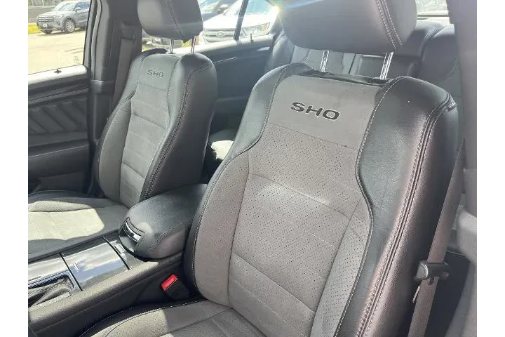 $25587 : Ford Taurus 2018 AWD SHO 4dr image 6