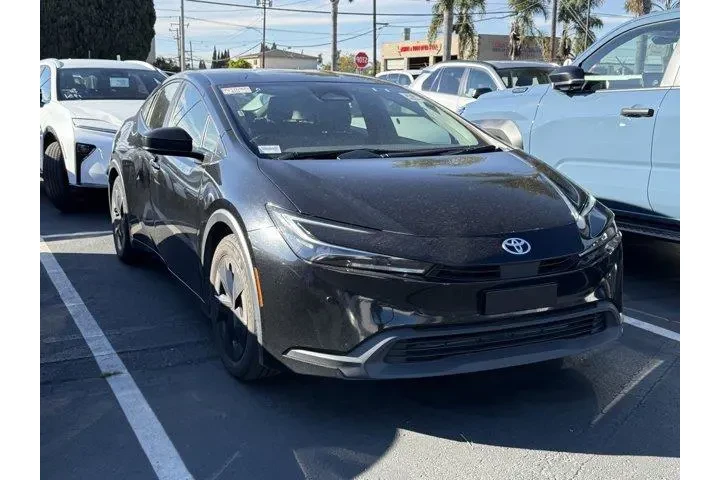 $25600 : Toyota Prius 2024 LE 4dr Hat image 1