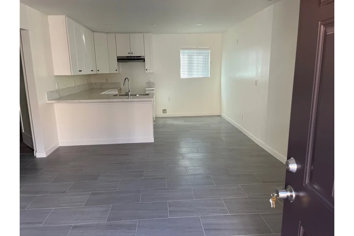 $2975 : Casa nueva para rentar image 3