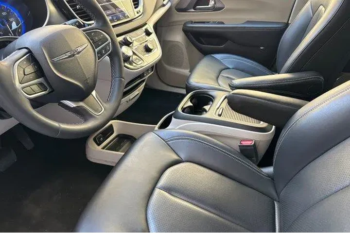 $22215 : Chrysler Pacifica 2023 Touri image 10