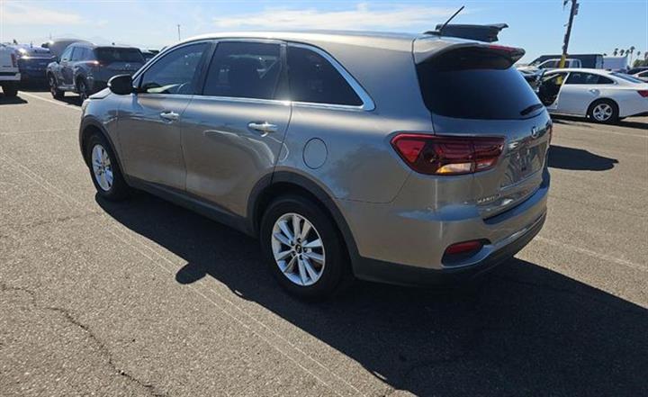 $17940 : Pre-Owned 2019 Sorento LX image 3