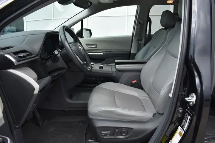 $33700 : Toyota Sienna 2022 AWD XLE 7 image 9