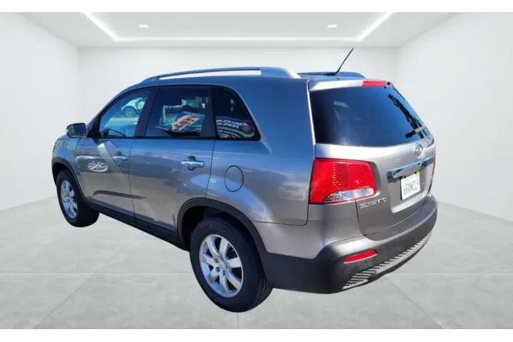 $5950 : 2011 Sorento LX image 5