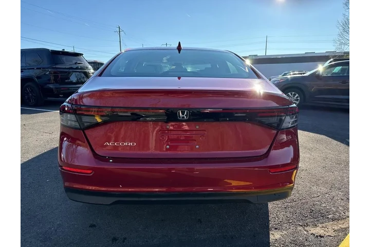 $28377 : Honda Accord 2024 EX 4dr Sed image 6