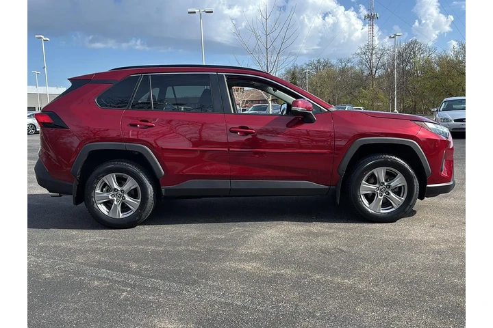 $30000 : Gold Certified 2023 RAV4 XLE image 10
