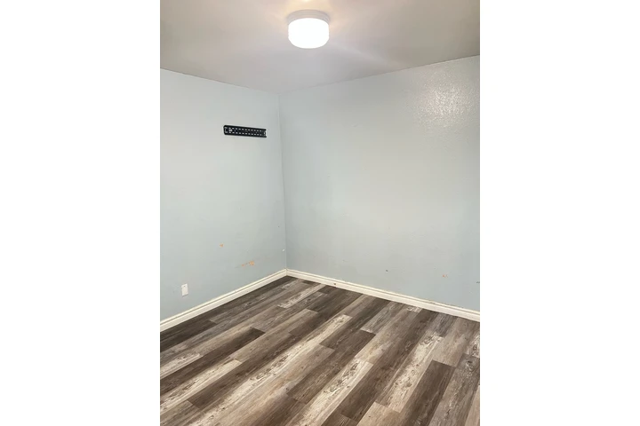 $1000 : Se renta cuarto image 3