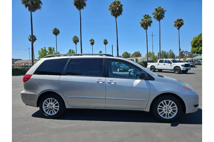 $10995 : 2010 Sienna LE 7-Passenger image 5