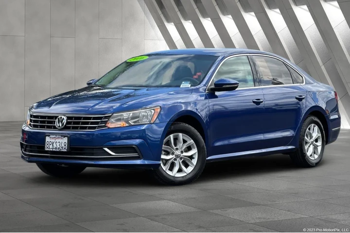 $9900 : Volkswagen Passat 2016 1.8T image 1