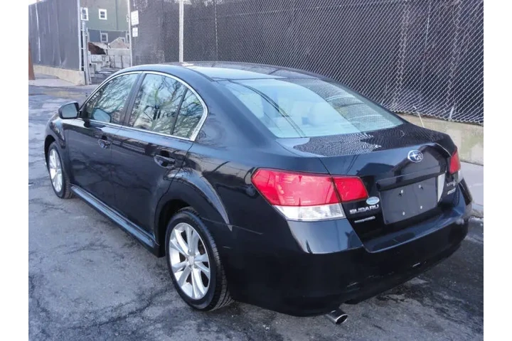 $5950 : 2013 Legacy 2.5i Premium image 4