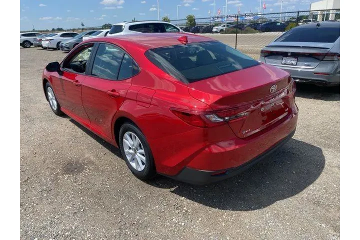 $33900 : Toyota Camry 2026 SE 4dr Sed image 4