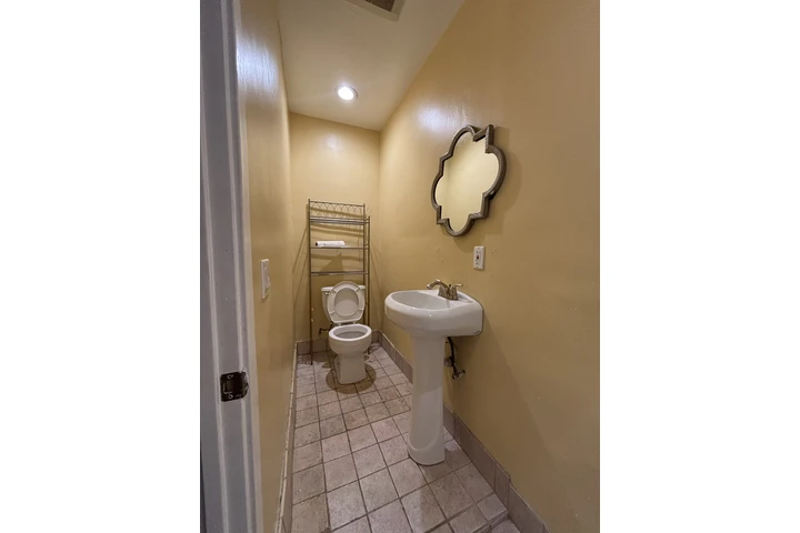 $1150 : Rento image 6