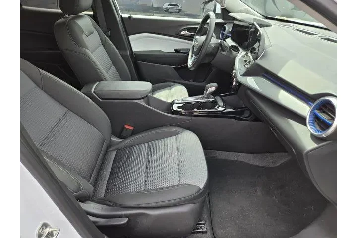 $22591 : Chevrolet Trax 2025 LT 4dr C image 3