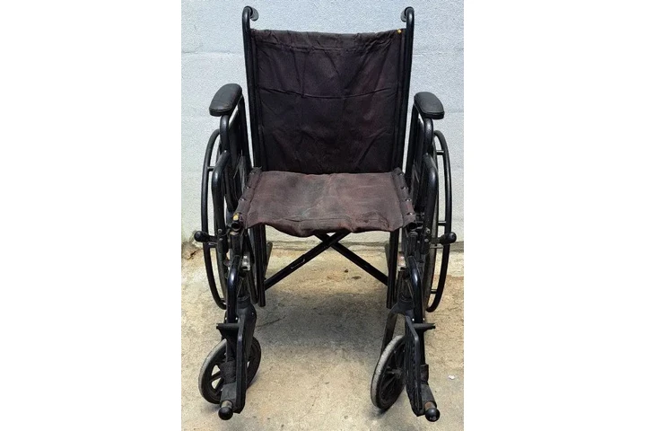 $1550 : SILLA COLOR NEGRA, CON USO, PE image 7