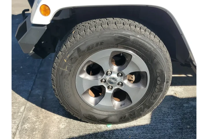 $18995 : Jeep Wrangler Unlimited 2017 image 4