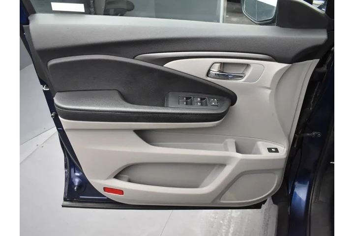 $18326 : Honda Pilot 2019 AWD LX 4dr image 10