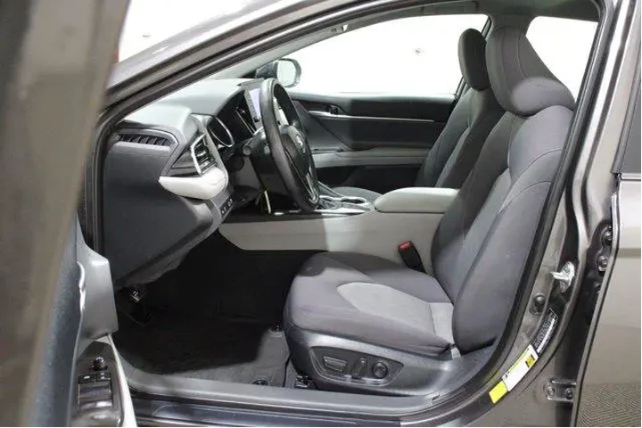 $27998 : Toyota Camry 2024 LE 4dr Sed image 3