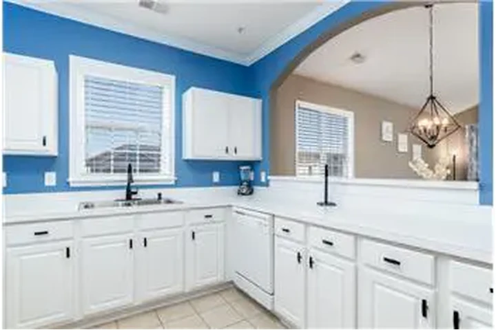 $1800 : Rental property with 2 bedro image 9