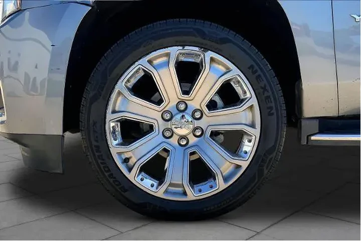 $25245 : GMC Yukon XL 2019 4x2 SLT 4d image 10