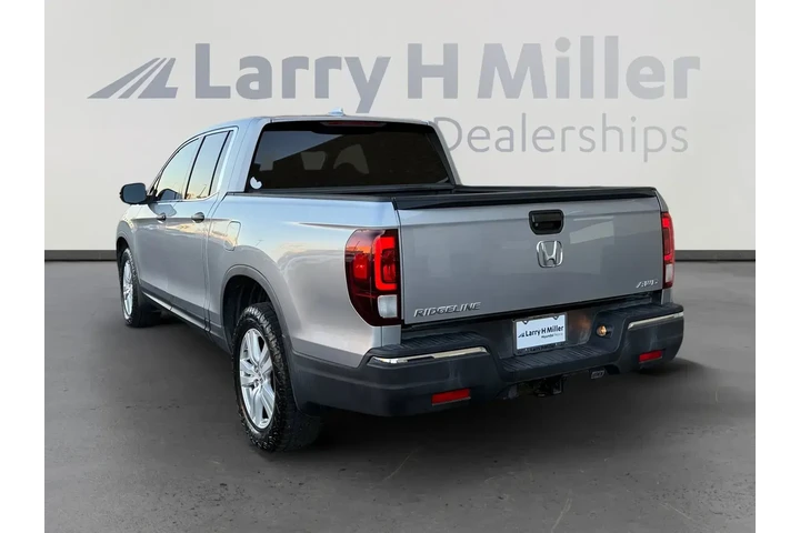 Honda Ridgeline 2017 AWD RT image 3