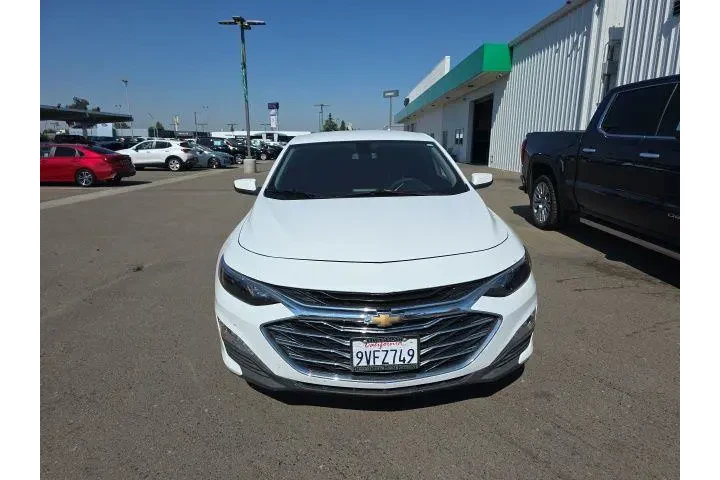 $13900 : Chevrolet Malibu 2021 LT 4dr image 2
