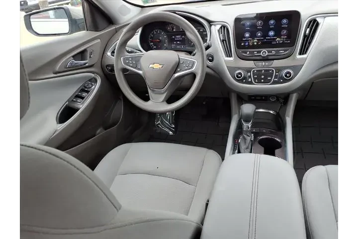 $19988 : Chevrolet Malibu 2025 LT 4dr image 4