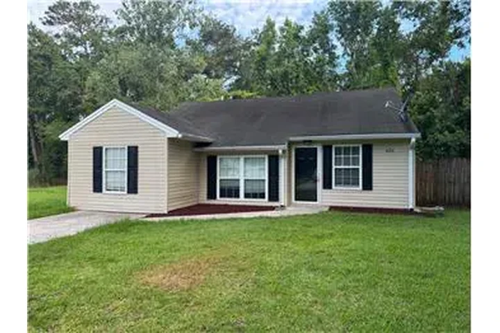 $2095 : Rental property with 3 bedro image 2