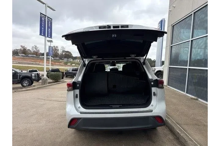 $26988 : Toyota Highlander 2022 L 4dr image 7