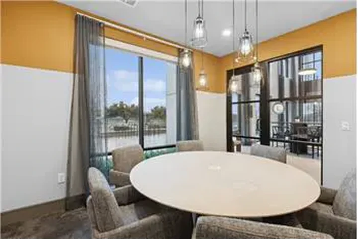 $1833 : Rental property with 1 bedro image 4